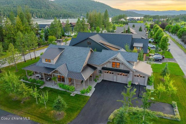 428 W Beach Ct, Dover, ID 83825