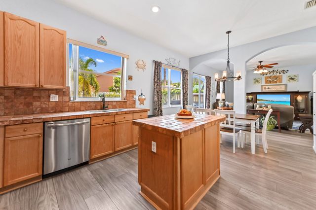 4442 ONEGA Circle, West Palm Beach, FL 33409