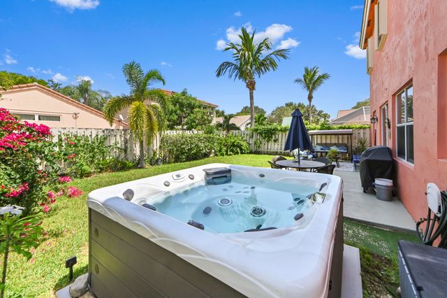 4442 ONEGA Circle, West Palm Beach, FL 33409