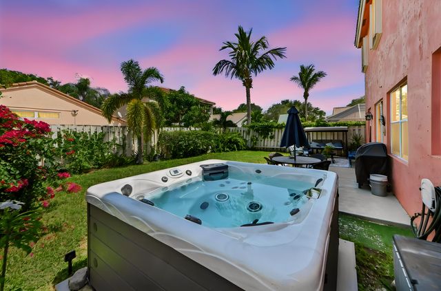 4442 ONEGA Circle, West Palm Beach, FL 33409