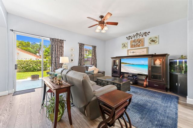4442 ONEGA Circle, West Palm Beach, FL 33409