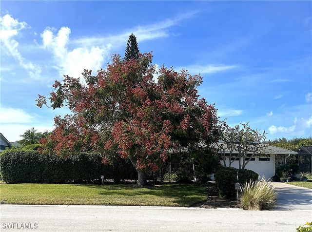 208 Baltusrol DR, Naples, FL 34113