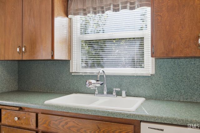 3060 Spruce Street, Bakersfield, CA 93301