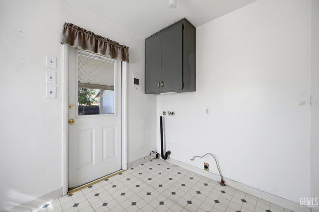 3060 Spruce Street, Bakersfield, CA 93301