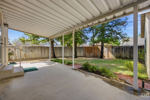 3060 Spruce Street, Bakersfield, CA 93301
