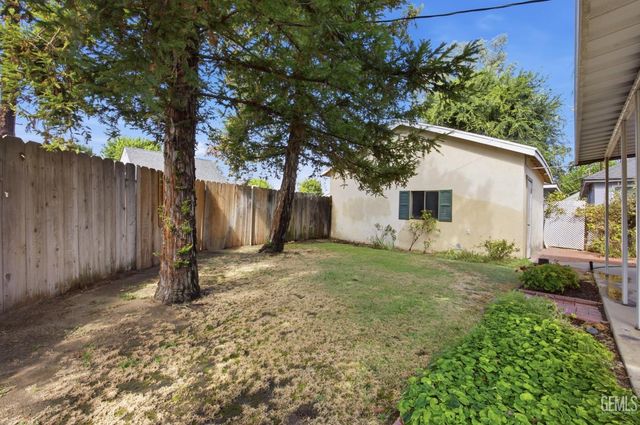 3060 Spruce Street, Bakersfield, CA 93301