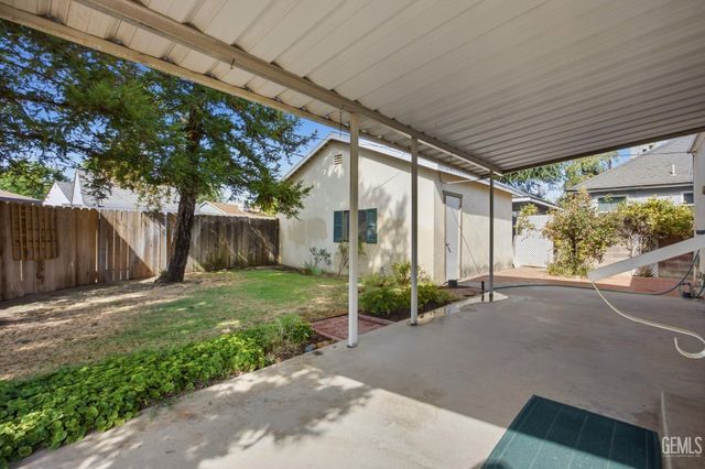 3060 Spruce Street, Bakersfield, CA 93301
