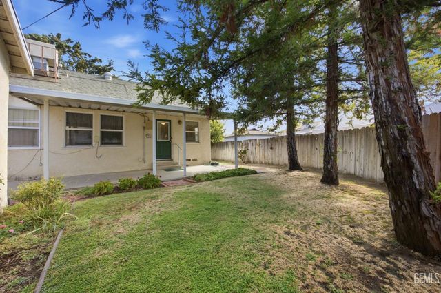 3060 Spruce Street, Bakersfield, CA 93301