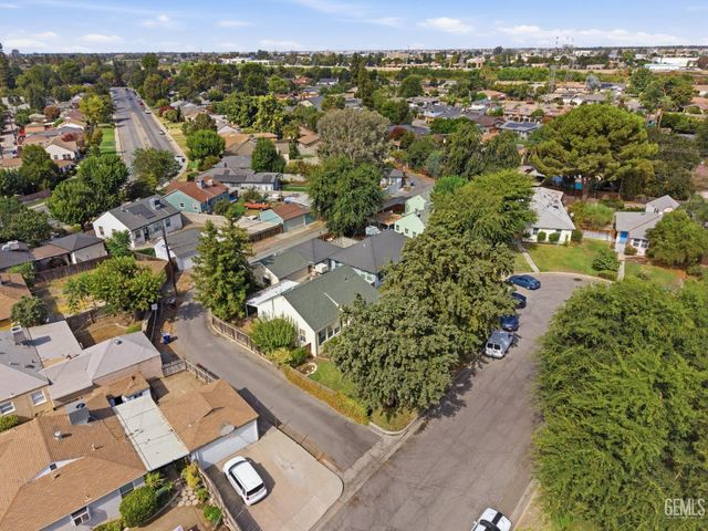 3060 Spruce Street, Bakersfield, CA 93301