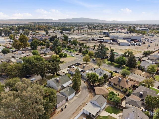 3060 Spruce Street, Bakersfield, CA 93301