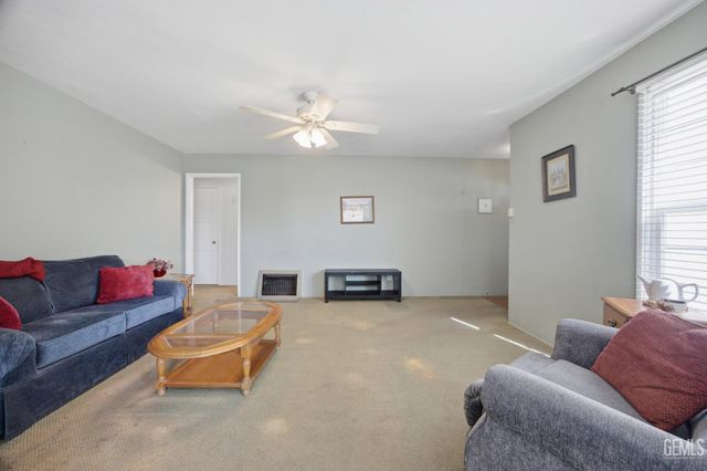 3060 Spruce Street, Bakersfield, CA 93301