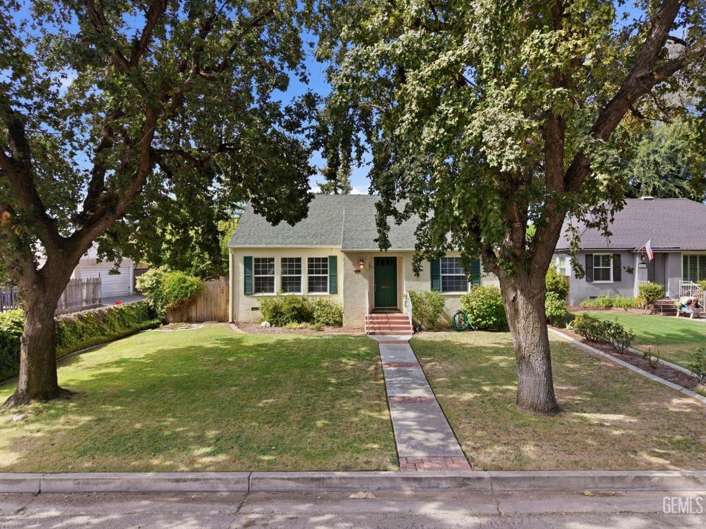 3060 Spruce Street, Bakersfield, CA 93301