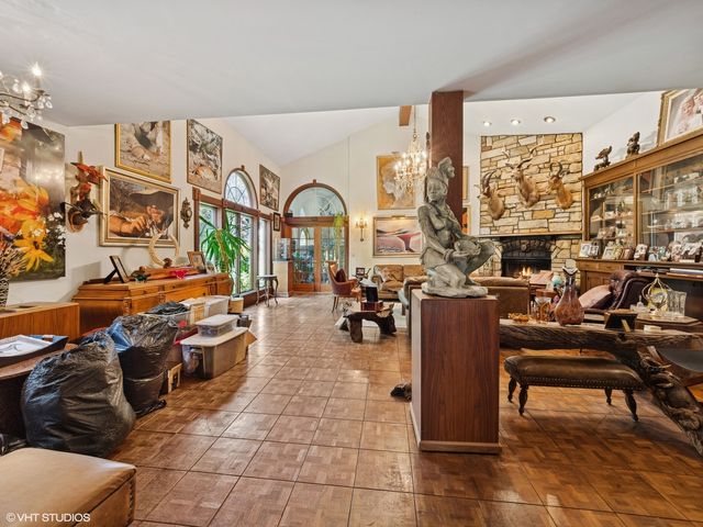 724 S Plum Grove Road, Palatine, IL 60067