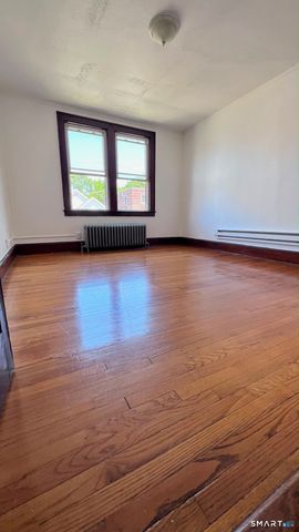 45 School Street 2W, Hartford, CT 06106
