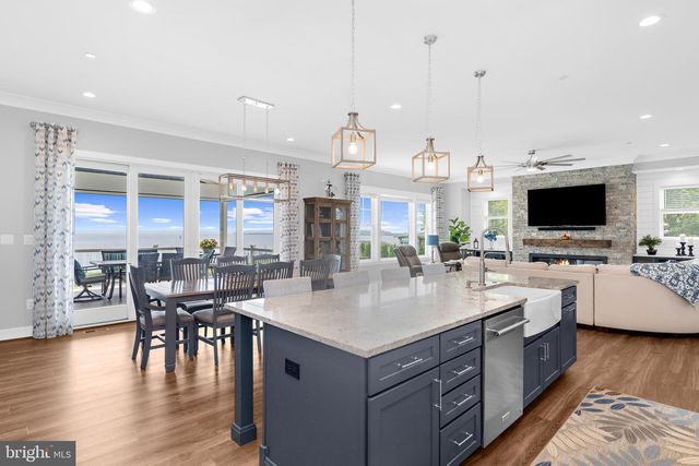 7429 BAY FRONT RD, Sparrows Point, MD 21219