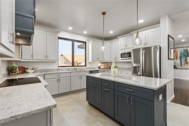 220 Grand Canyon Drive, White Rock, NM 87547