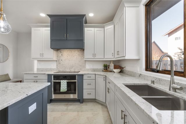 220 Grand Canyon Drive, White Rock, NM 87547