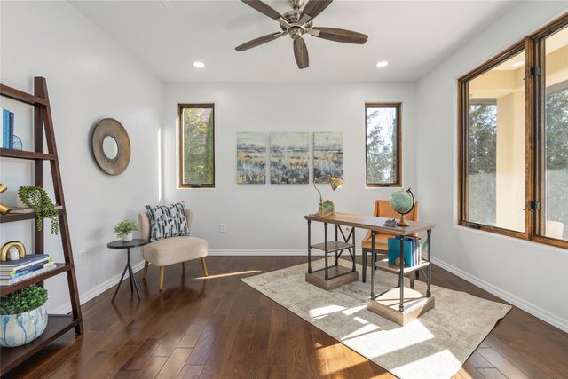 220 Grand Canyon Drive, White Rock, NM 87547