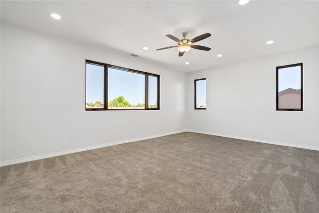 220 Grand Canyon Drive, White Rock, NM 87547