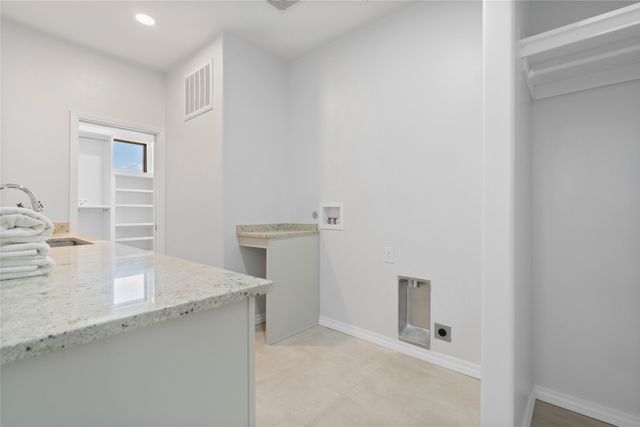 220 Grand Canyon Drive, White Rock, NM 87547