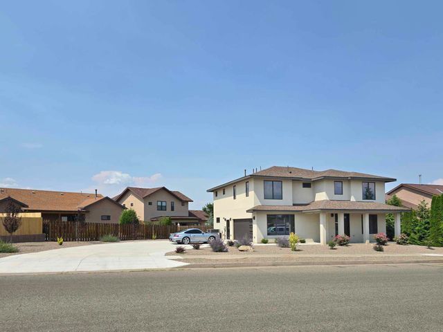 220 Grand Canyon Drive, White Rock, NM 87547