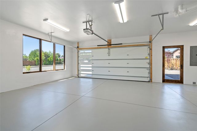 220 Grand Canyon Drive, White Rock, NM 87547