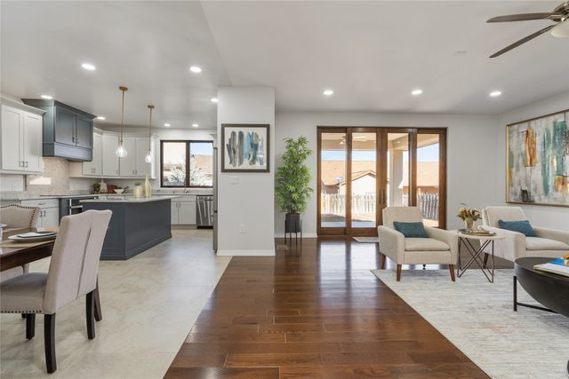 220 Grand Canyon Drive, White Rock, NM 87547