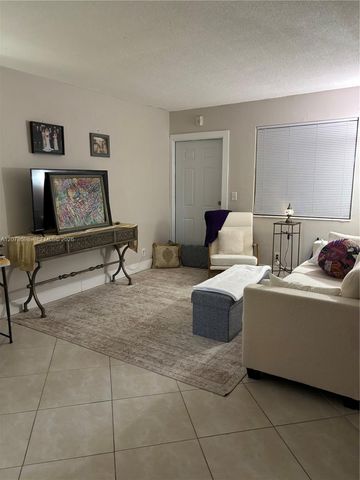 1100 NE 1st Court 102, Hallandale Beach, FL 33009