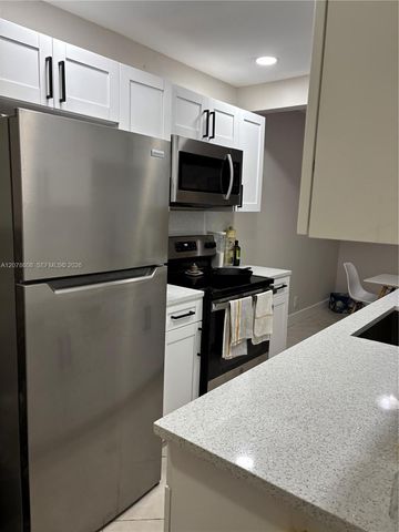 1100 NE 1st Court 102, Hallandale Beach, FL 33009