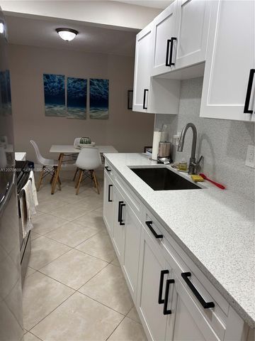 1100 NE 1st Court 102, Hallandale Beach, FL 33009
