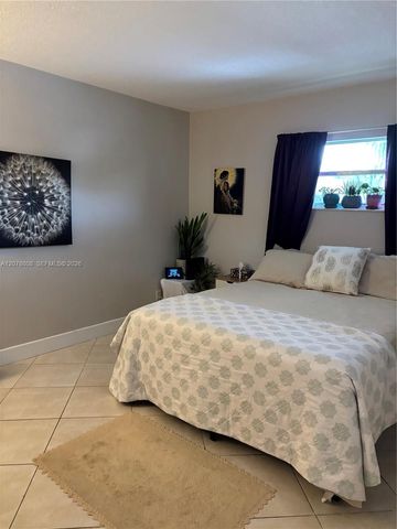 1100 NE 1st Court 102, Hallandale Beach, FL 33009