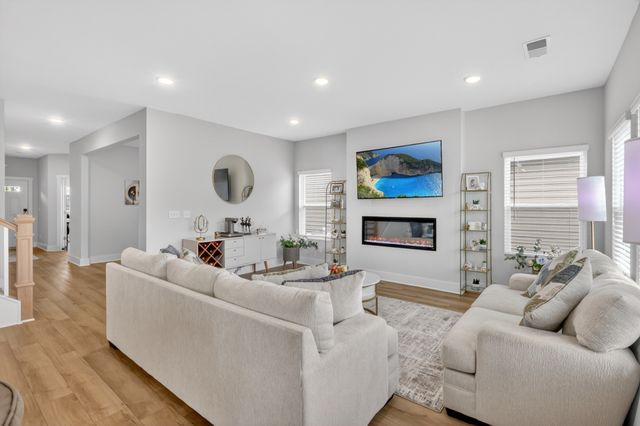 336 Turfway Park, Gallatin, TN 37066