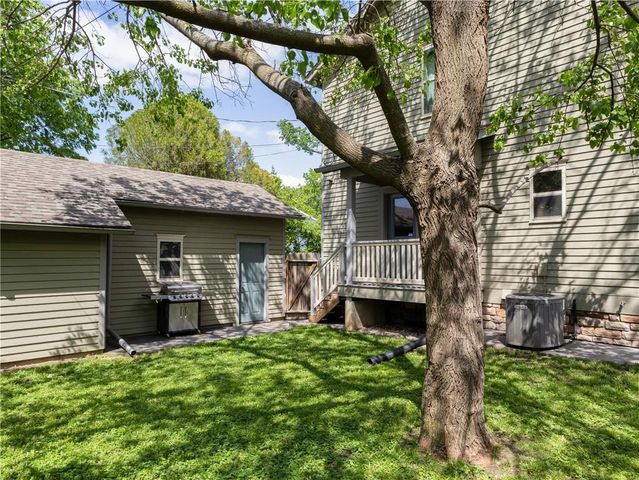 2035 Barker Avenue, Lawrence, KS 66046