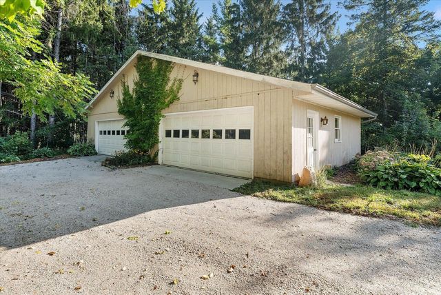 W6679 Red Fox RUN, Plymouth, WI 53073