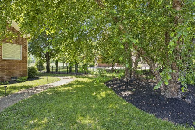 1108 Rossifer Ct, Gallatin, TN 37066