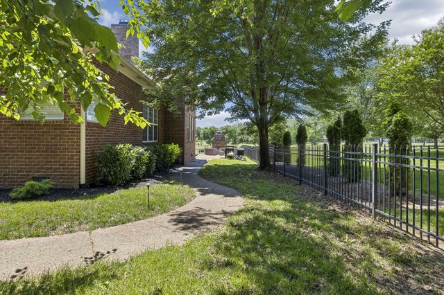 1108 Rossifer Ct, Gallatin, TN 37066