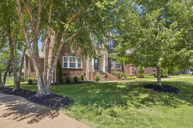 1108 Rossifer Ct, Gallatin, TN 37066