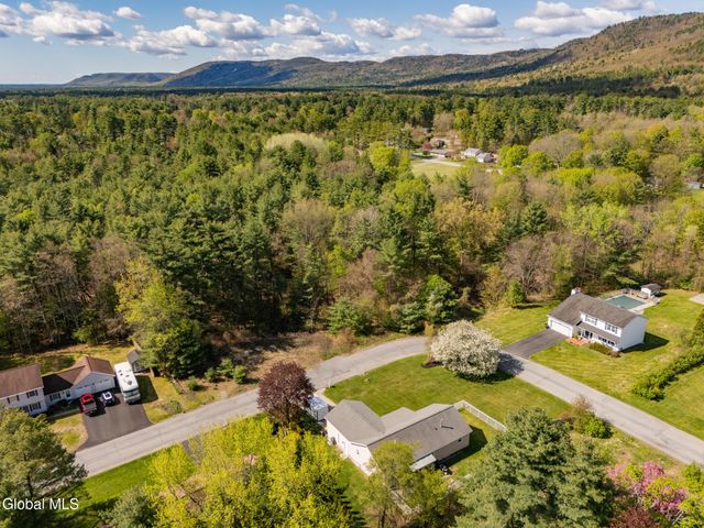 1 Shallow Creek Road, Queensbury, NY 12804