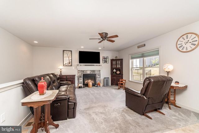 6045 UNION TUNNEL DR, Harrisburg, PA 17111