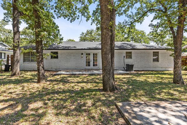 322 S BARBARA, Lacy Lakeview, TX 76705
