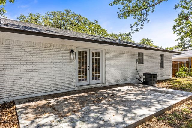 322 S BARBARA, Lacy Lakeview, TX 76705