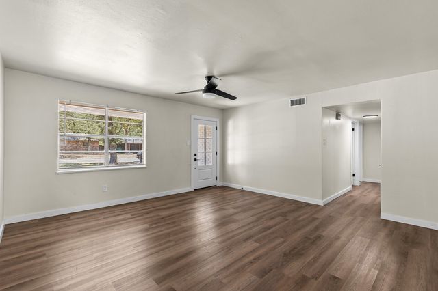 322 S BARBARA, Lacy Lakeview, TX 76705