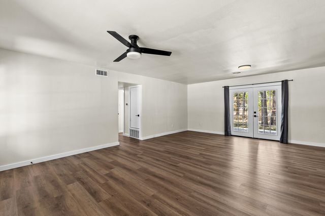 322 S BARBARA, Lacy Lakeview, TX 76705