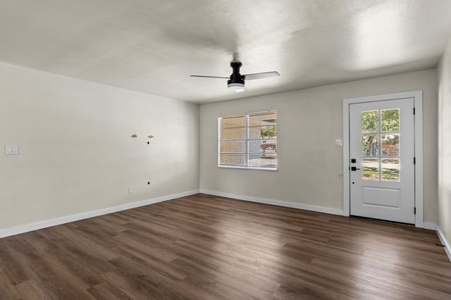 322 S BARBARA, Lacy Lakeview, TX 76705