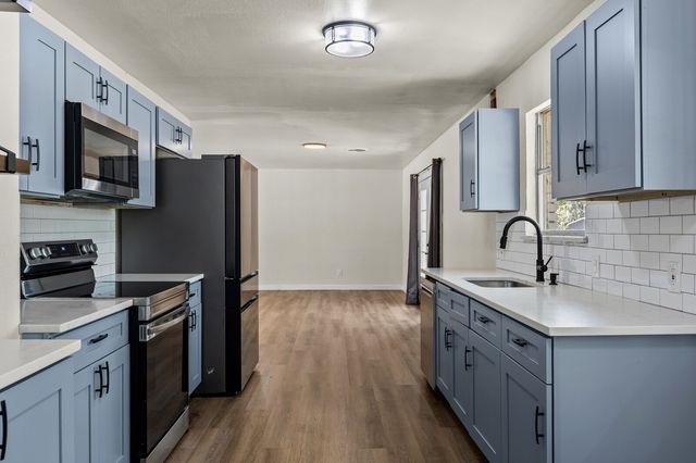 322 S BARBARA, Lacy Lakeview, TX 76705