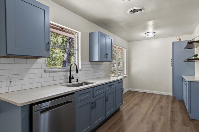 322 S BARBARA, Lacy Lakeview, TX 76705