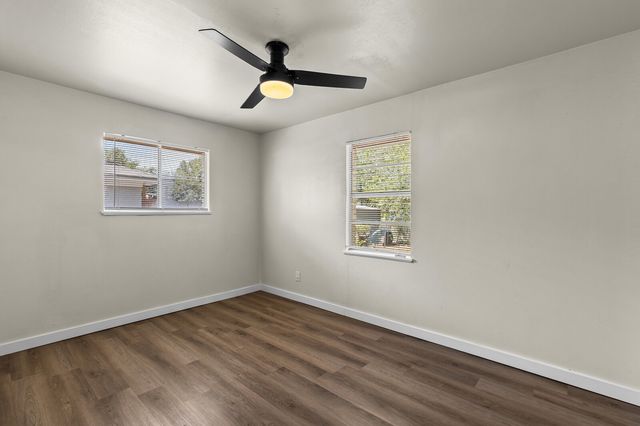 322 S BARBARA, Lacy Lakeview, TX 76705