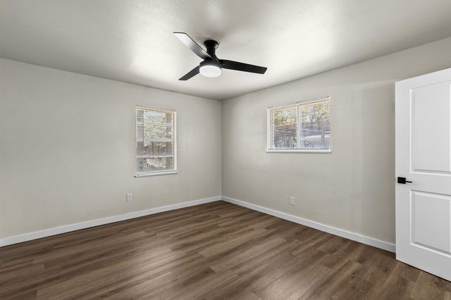 322 S BARBARA, Lacy Lakeview, TX 76705