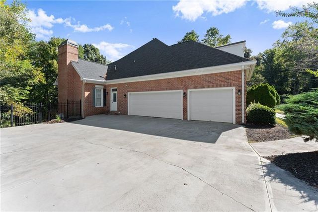 2040 Tee Drive, Braselton, GA 30517