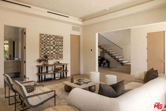 2137 Ashland Avenue, Santa Monica, CA 90405